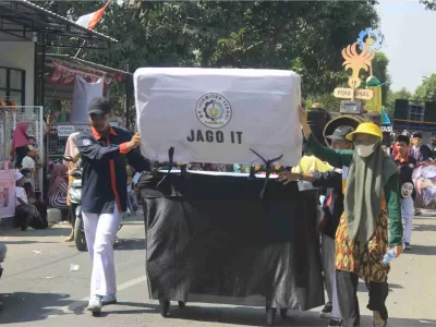Karnaval Pawai Budaya  dalam Rangka Hut RI Ke-79 MA Islamiyah Senori Tahun 2024