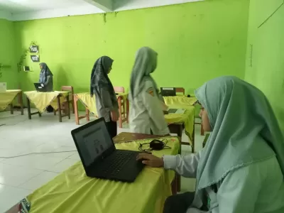 UPACARA PESTA DEMOKRASI PENGURUS ORGANISASI KESISWAAN MASA BAKTI 2023/2024